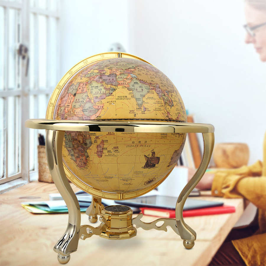 Globe terrestre vintage avec boussole